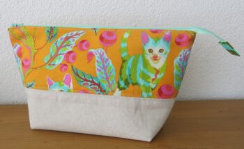 Luna Lovequilts - open wide zippered pouch tutorial by Noodlehead - Tabby Road fabric by Tula Pink