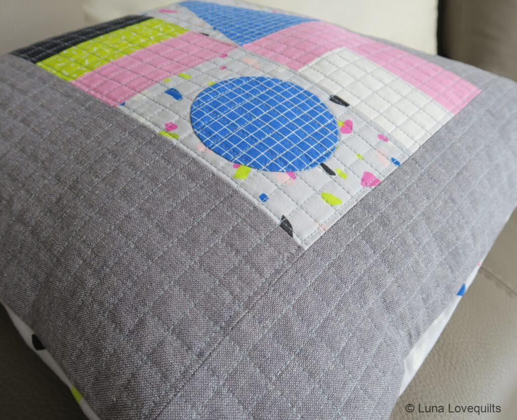 Luna Lovequilts - LOVE quilted pillow I - Quilting close-up