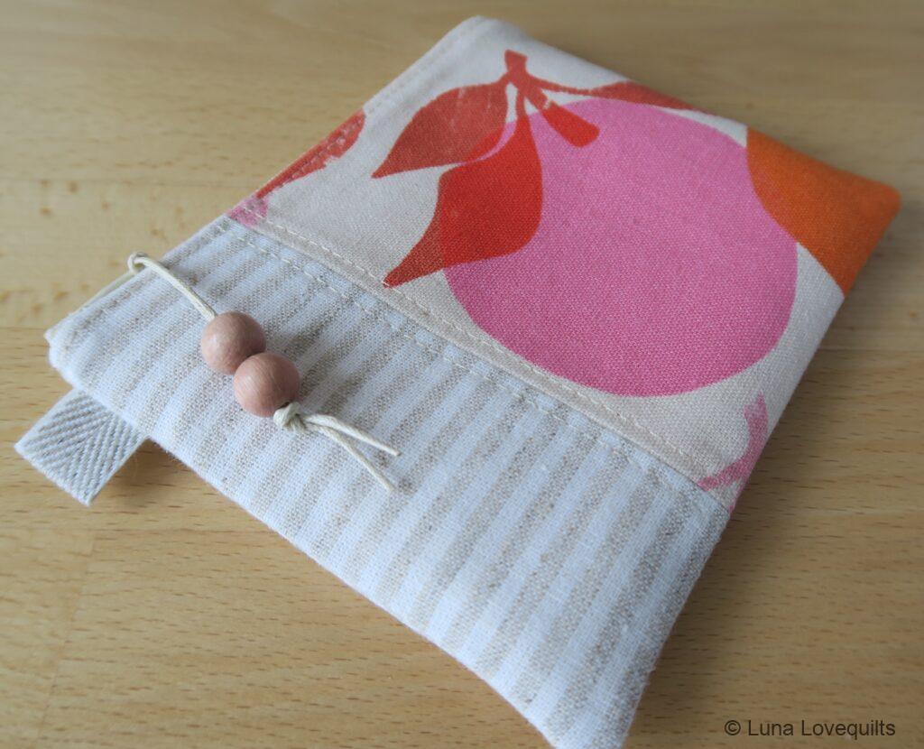 Luna Lovequilts - Small flat pouch in Ruby Star canvas