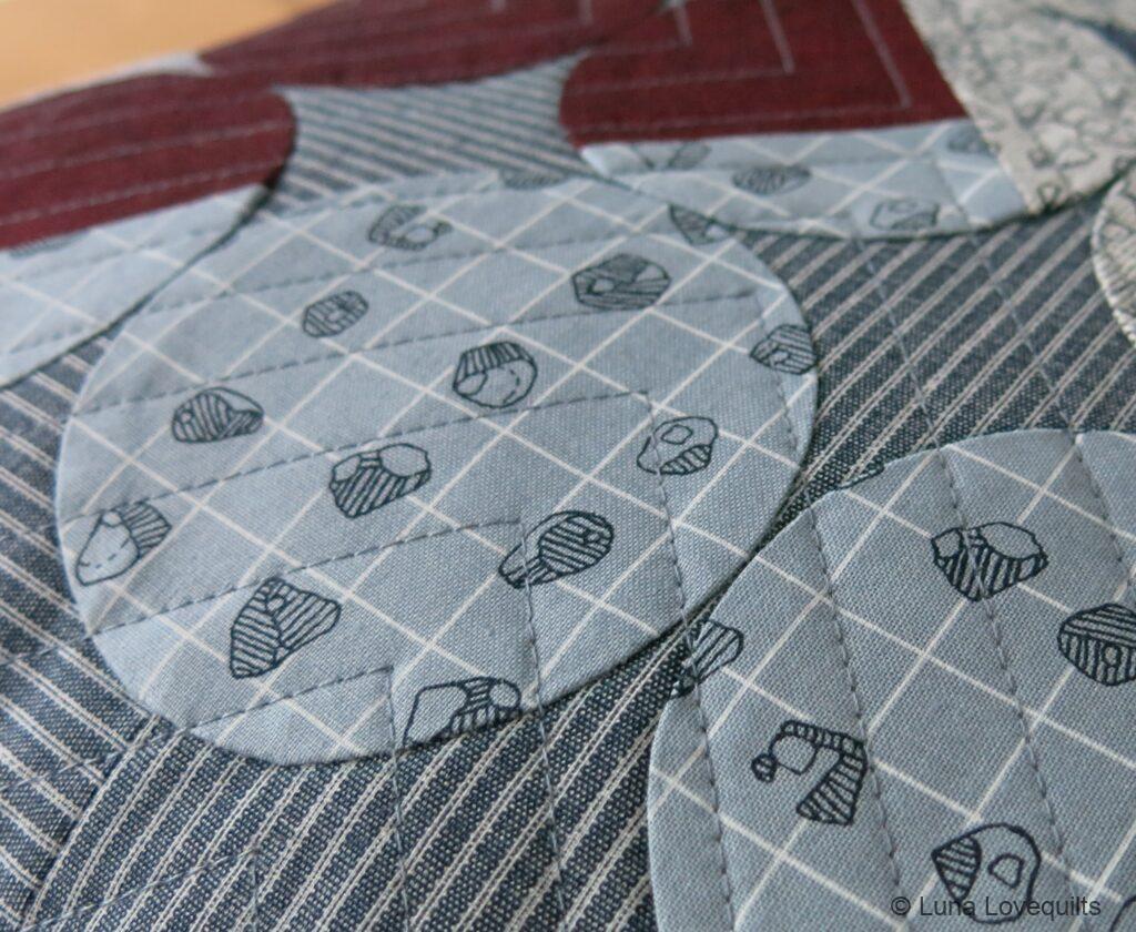 Luna Lovequilts - Machine quilting close-up