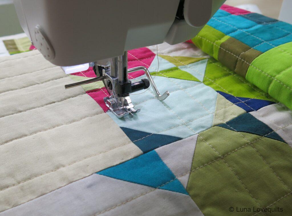 Luna Lovequilts - Quilting with a guide