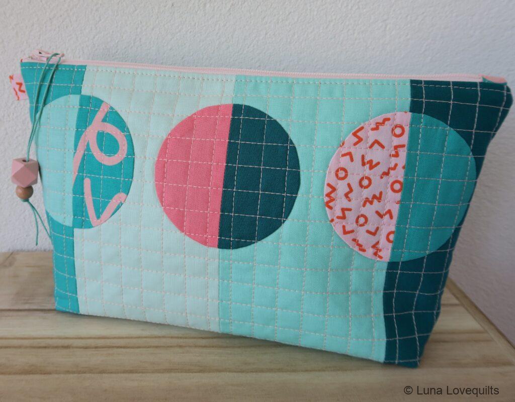 Luna Lovequilts - Quilted pouch in bright colours