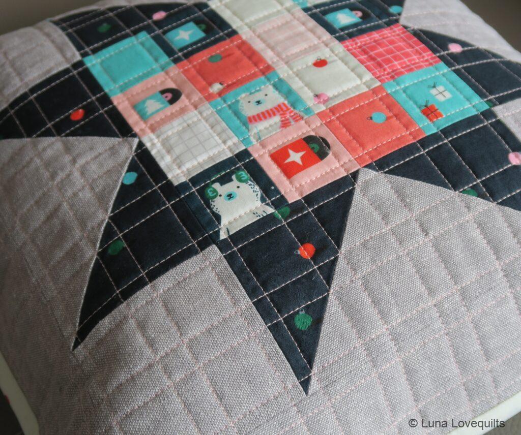 Luna Lovequilts - Quilted pillow / cushion - Quilting Close-up
