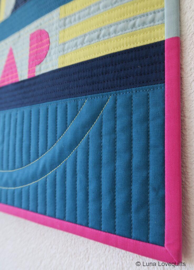 Luna Lovequilts - Mind The Gap mini quilt - Close-up