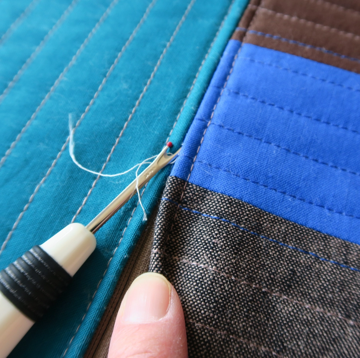 Luna Lovequilts – Big Rectangle Quilted Cushion – Zipper Closure Tips Luna Lovequilts - Big Rectangle Quilted Cushion - Zipper Closure Tips