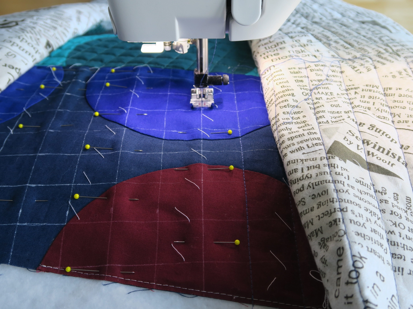 Sophie Zaugg – Quilt – Polka Dot – Sewing Machine Sophie Zaugg - Quilt - Polka Dot - Sewing Machine