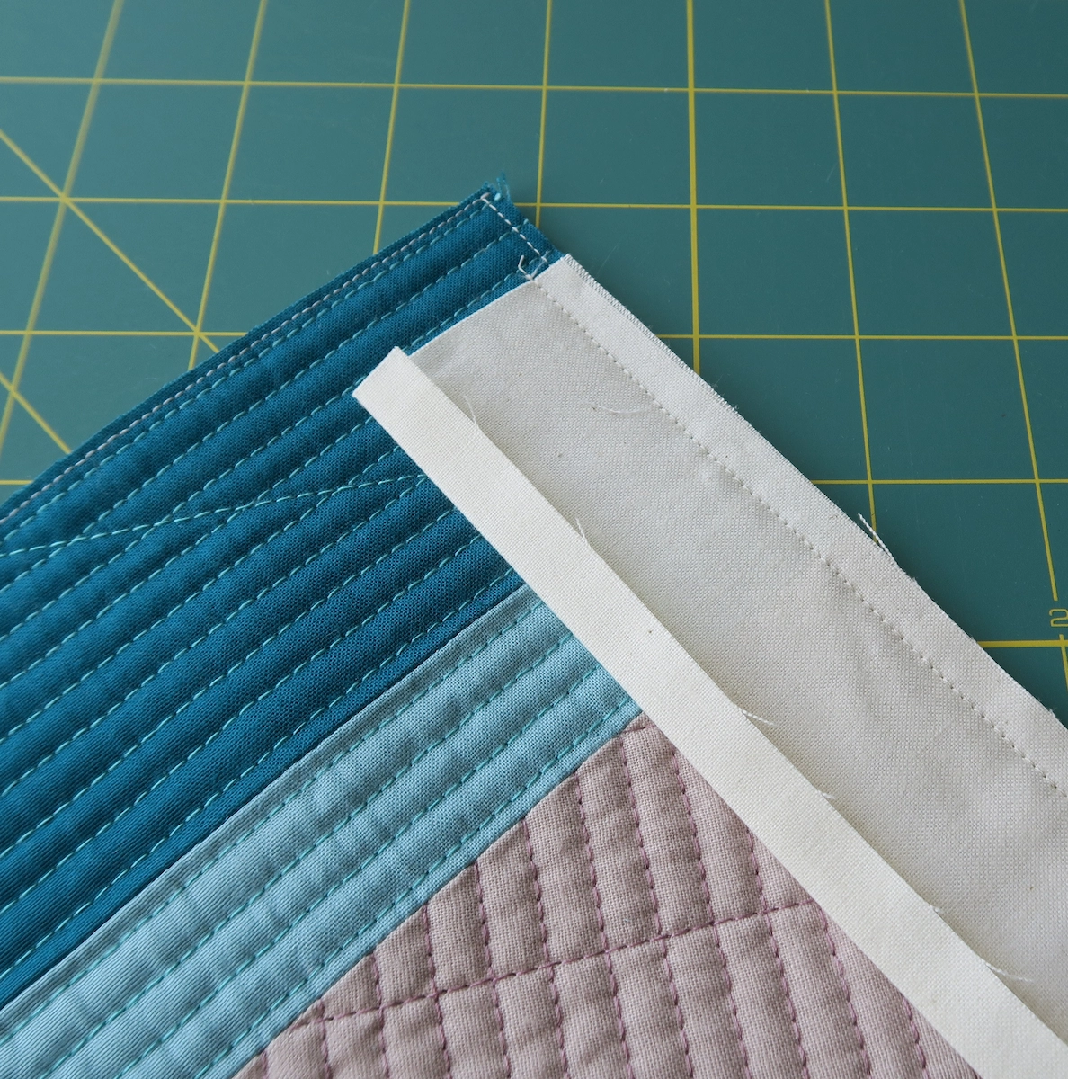 Luna Lovequilts - Tutorials - Facing - Side Strip Attached