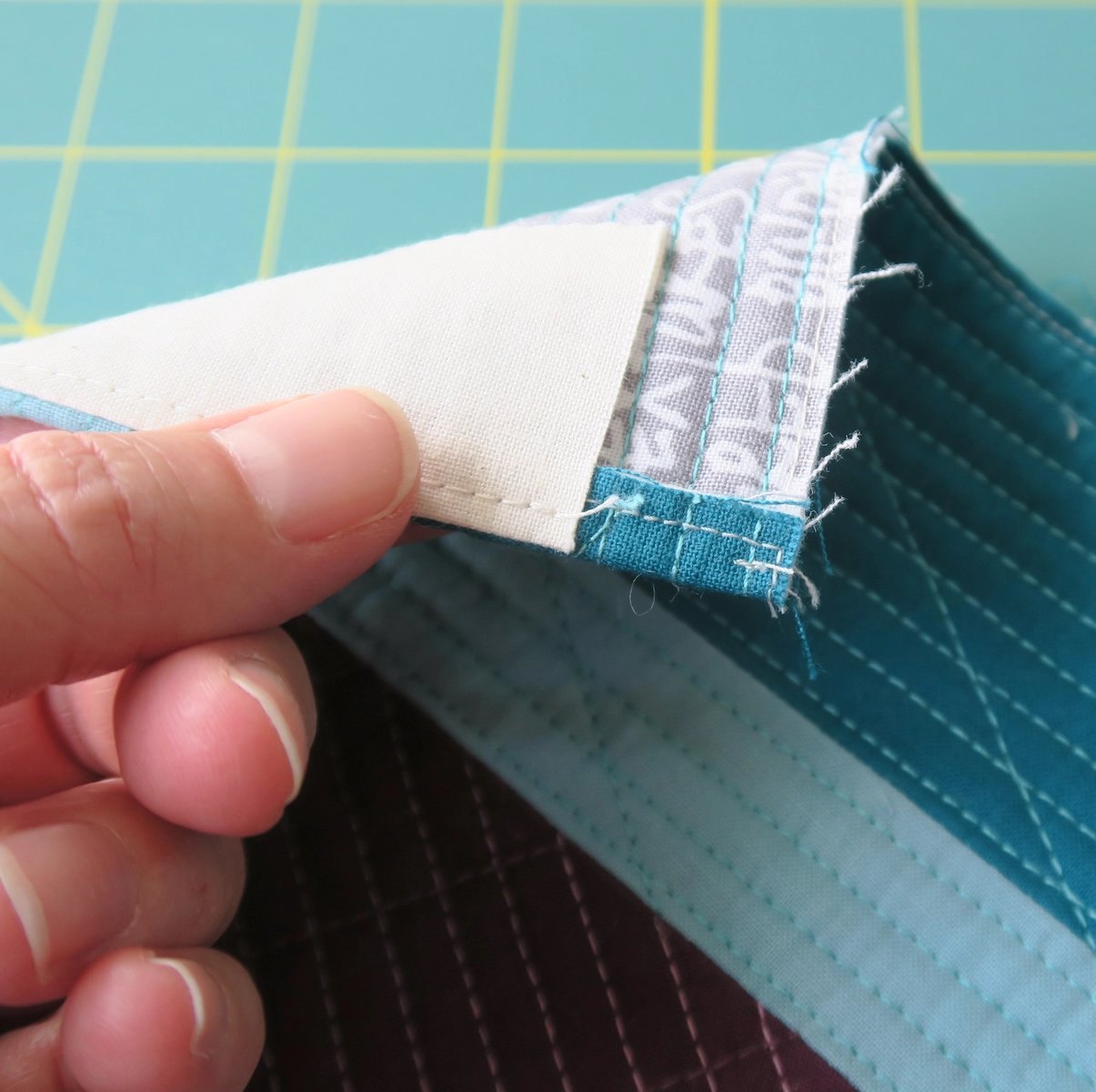 Luna Lovequilts - Tutorials - Facing - Stitches in the corner