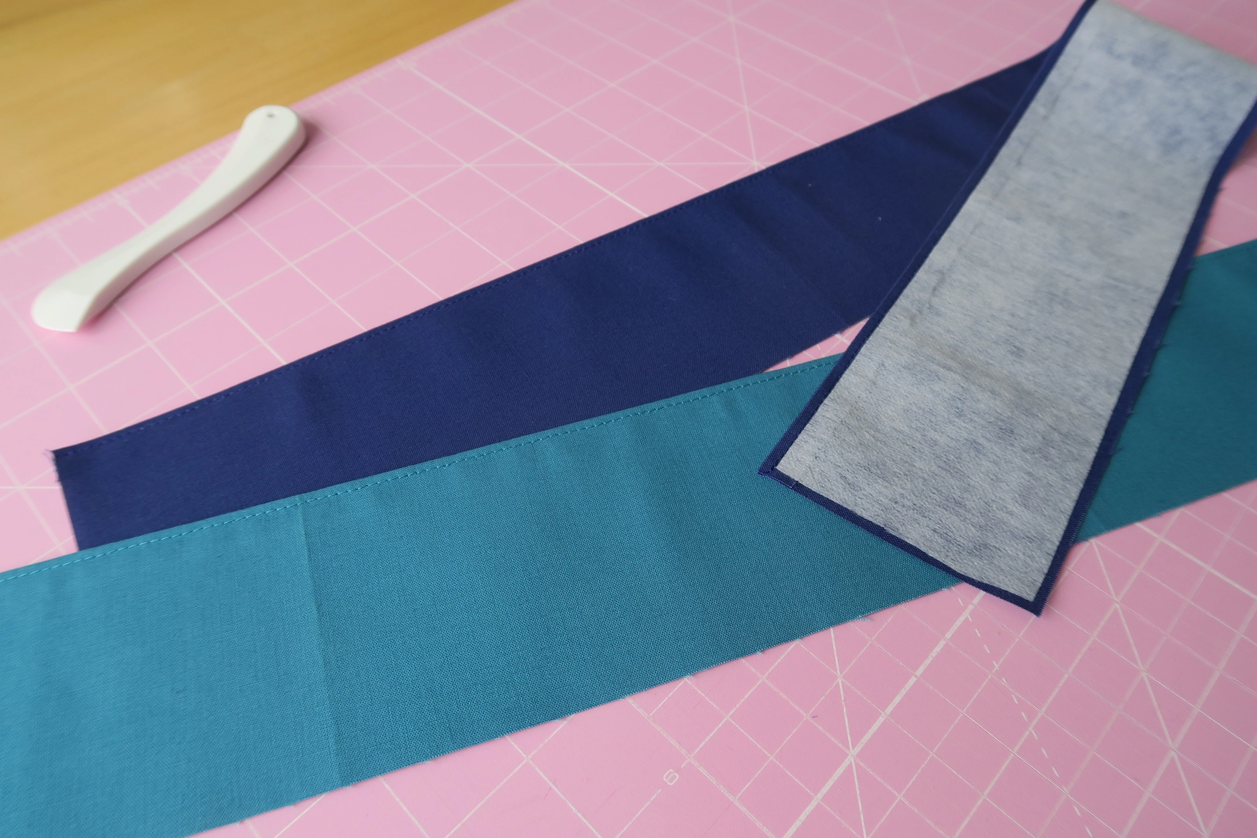 Luna Lovequilts - Tutorials - Canvas - Finishing Strips