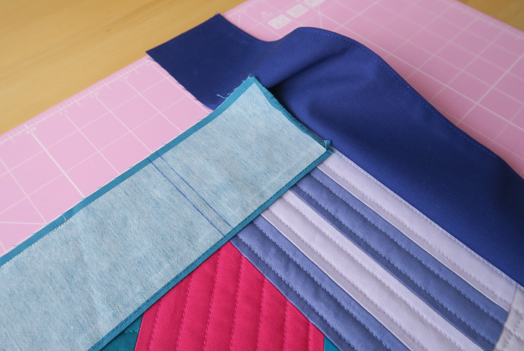 Luna Lovequilts - Tutorials - Canvas - Matching the Quilt Top Design