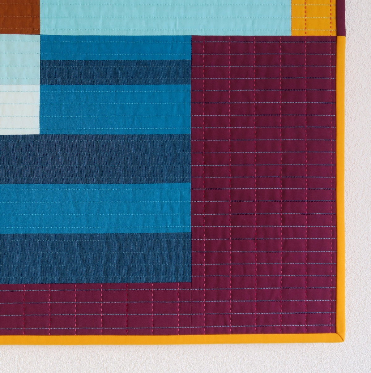 Luna Lovequilts - Tutorials - Trimming - Strates Quilt - Corner