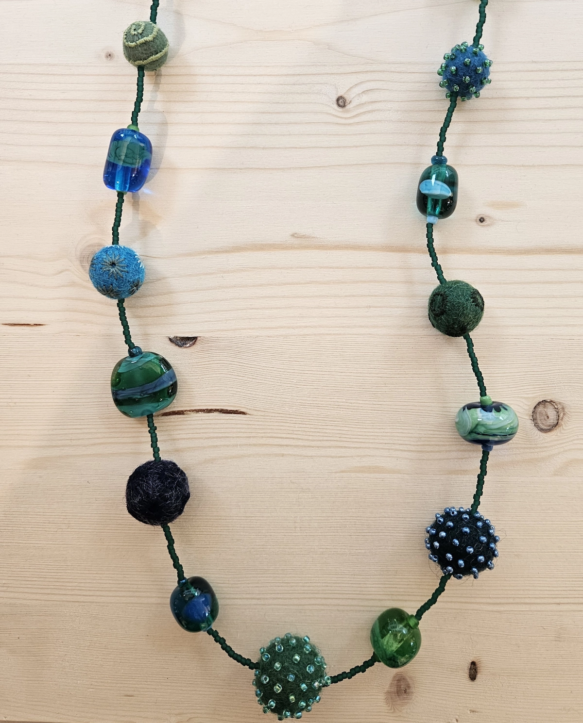 Galerie du Prieuré à Pully - Mélisse Brunner Lebon - Glass & Felt Beads Necklace